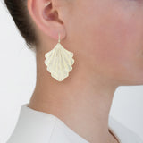 Shellona I pearl earrings